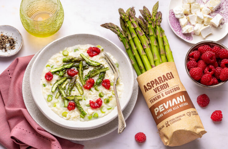 Risotto agli asparagi, caprino e lamponi