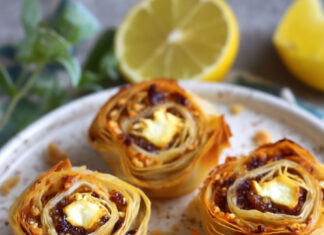 Rotolini dolci con feta e marmellata