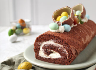 Rotolo di Pasqua al cacao con mousse bianca