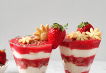 Tiramisù alle fragole nel bicchiere