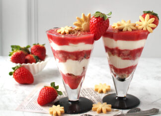 Tiramisù alle fragole nel bicchiere