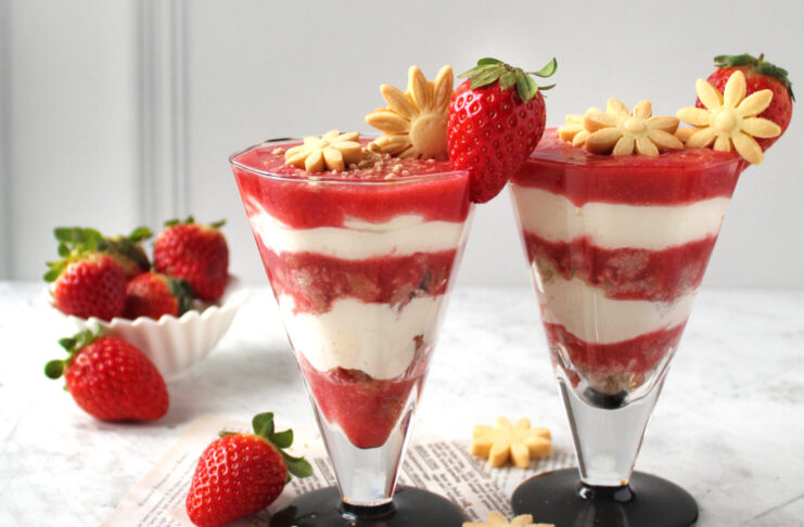 Tiramisù alle fragole nel bicchiere