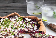 Galette di grano saraceno con barbabietole e feta