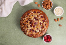 Torta vegan lamponi cocco e mandorla