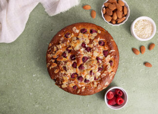 Torta vegan lamponi cocco e mandorla