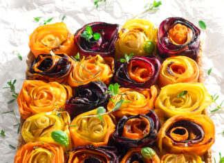 Crostata salata con roselline di carote colorate