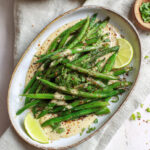 Fagiolini croccanti su tahini soffice