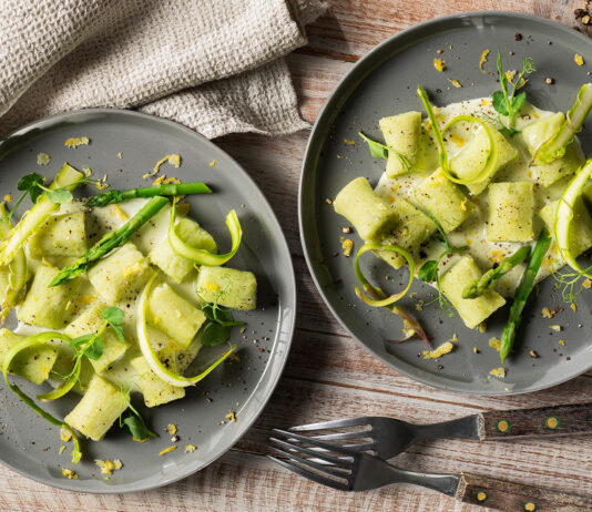 Gnocchi di patate, piselli e riso ai doppi asparagi