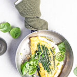 Omelette soufflé con fagiolini, ricotta e pinoli