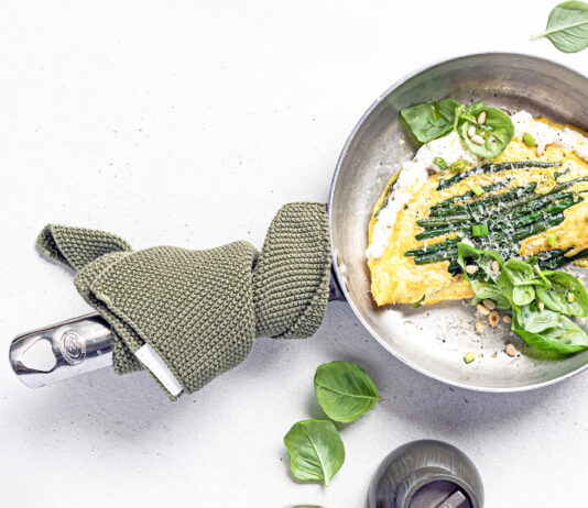Omelette soufflé con fagiolini, ricotta e pinoli
