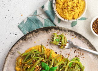Spaghettoni di piattoni, aglio, olio e crema di carote