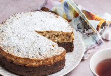 Torta di riso e cioccolato con mandorle e cedro