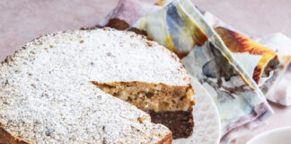 Torta di riso e cioccolato con mandorle e cedro