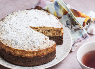 Torta di riso e cioccolato con mandorle e cedro