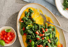 Cavatelli verdi di legumi e spinaci in salsa di carote