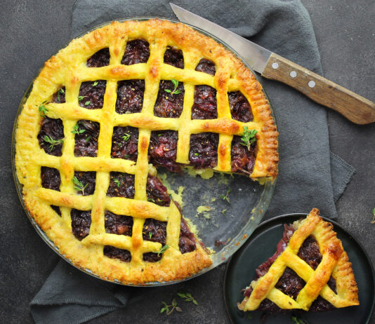 Crostata vegana salata di patate e cipolle rosse