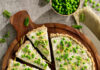 Crostata di saraceno e piselli con caprino alla menta