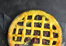 Crostata vegana salata di patate e cipolle rosse
