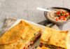 Terrina di crespelle alle lenticchie rosse con ortaggi estivi