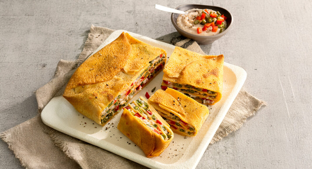 Terrina di crespelle alle lenticchie rosse con ortaggi estivi
