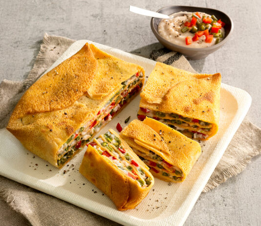 Terrina di crespelle alle lenticchie rosse con ortaggi estivi