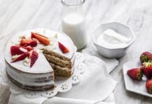 Nude cake all’avena con mandorle e yogurt