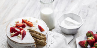 Nude cake all’avena con mandorle e yogurt