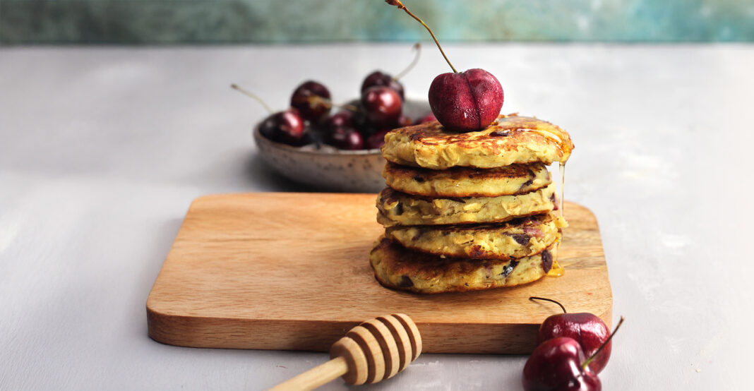 pancake-avena-banana Pancake di avena, banana e ciliegie