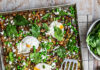 Rösti alle zucchine, con piselli e uova poché