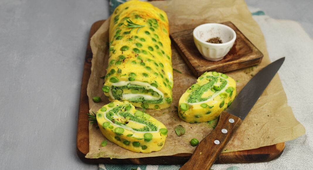 Rotolo con mozzarella, spinaci e piselli