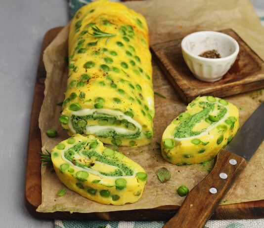 Rotolo con mozzarella, spinaci e piselli