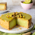 Cheesecake vegan di avocado e pistacchi