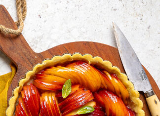 Crostata vegana di pesche nettarine con frolla all’olio