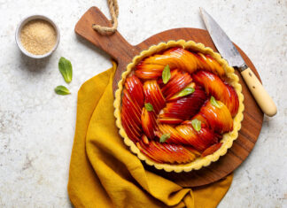 Crostata vegana di pesche nettarine con frolla all’olio Crostata di pesche nettarine con frolla all’olio