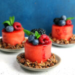 Dessert di anguria con croccante al miele