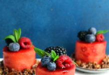 Dessert di anguria con croccante al miele