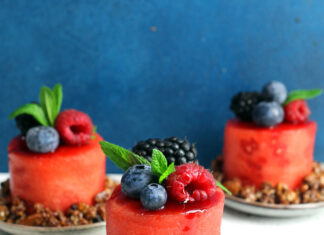 Dessert di anguria con croccante al miele