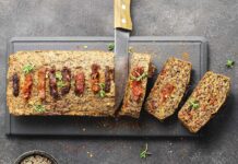 Pane di quinoa con olive e pomodori secchi