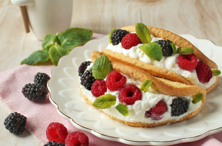Mini tacos dolci con ricotta e frutti di bosco