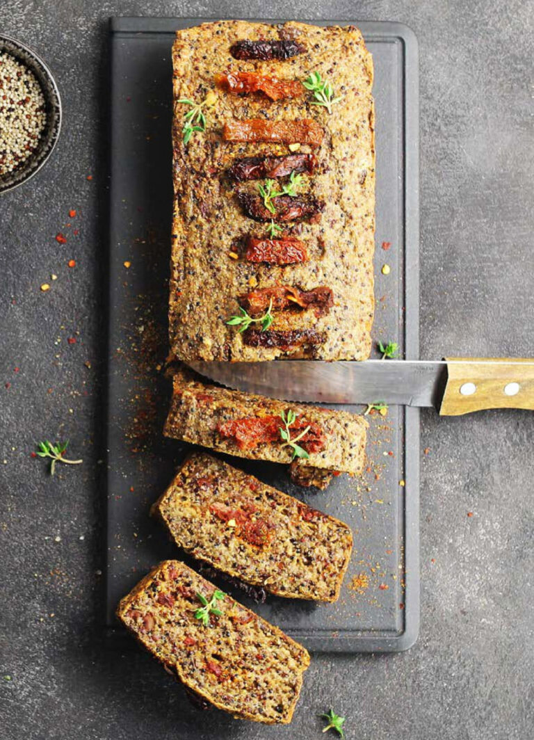 Pane di quinoa con olive e pomodori secchi