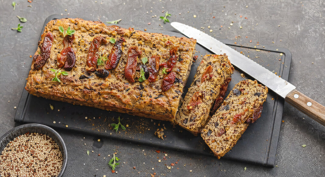 Pane di quinoa con olive e pomodori secchi