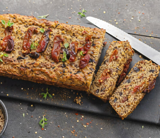 Pane di quinoa con olive e pomodori secchi