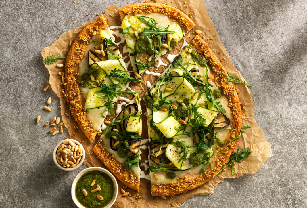 pizza-quinoa-proteica Pizza proteica di quinoa e lenticchie con verdure estive