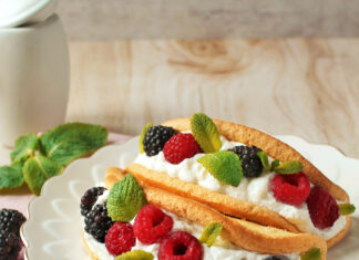 Mini tacos dolci con ricotta e frutti di bosco