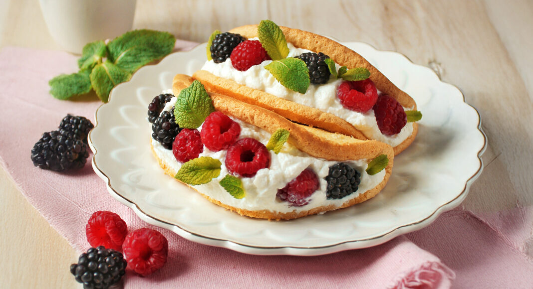 Mini tacos dolci con ricotta e frutti di bosco