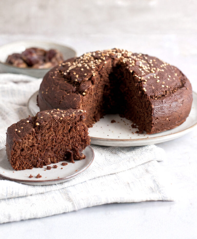 torta-vegan-cioccolato-quinoa-datteri Torta al cioccolato di quinoa e datteri vegana e senza glutine