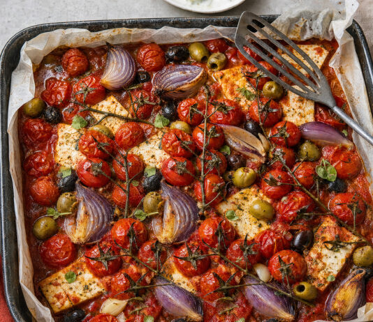 Zuppa al forno di pomodorini e feta alla greca