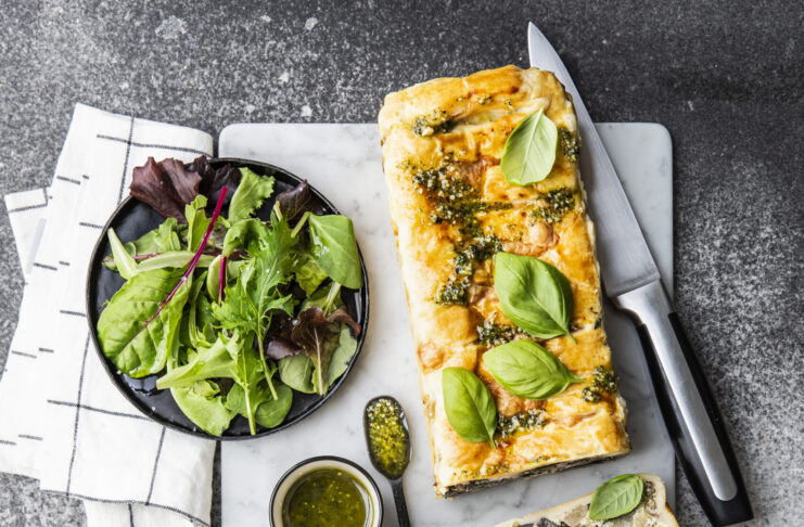 Strudel-plumcake con melanzane, mozzarella e pesto fresco
