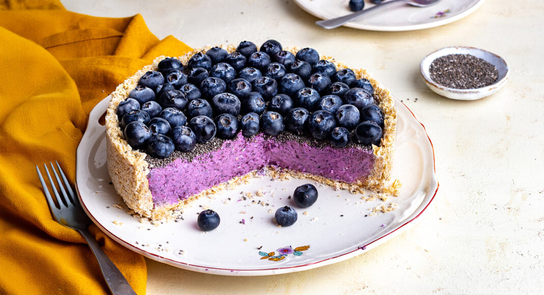 Cheesecake di mirtilli con avena e semi di chia