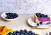 Cheesecake di mirtilli con avena e semi di chia